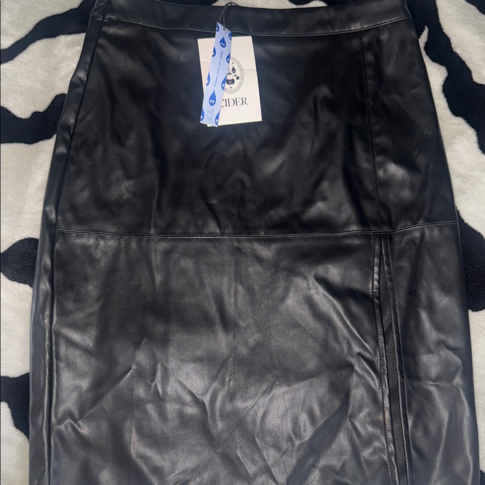 Cider Sleek Black Skirt